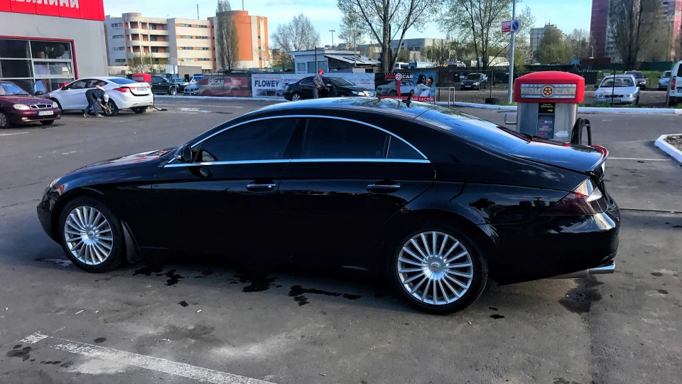 Mercedes-Benz CLS Cgi низько голосно