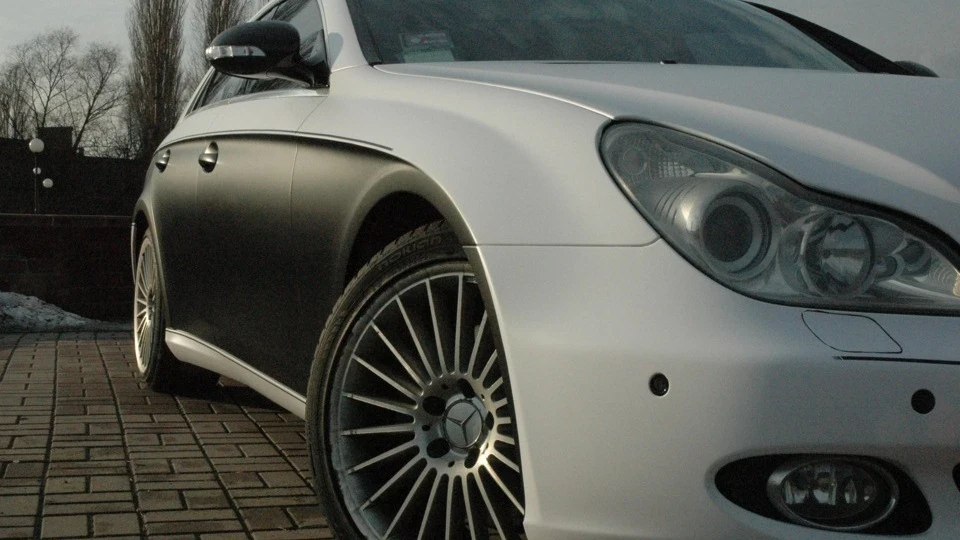 Mercedes-Benz CLS CLS-350 Black & White 3