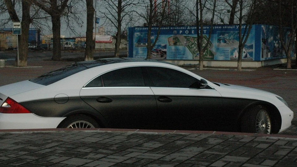 Mercedes-Benz CLS CLS-350 Black & White 4