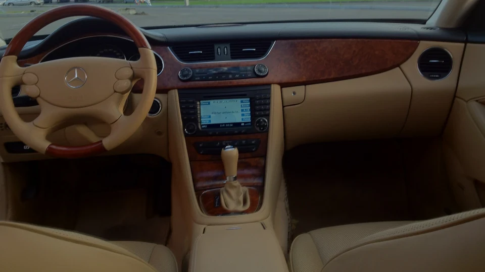 Mercedes-Benz CLS сміливий і елегантний (продан 4