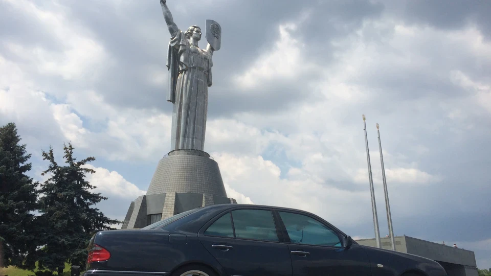 Mercedes-Benz E 55 AMG 55 відтінків ///AMG