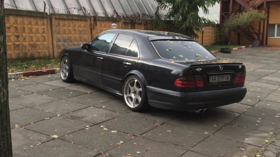 Mercedes-Benz E 55 AMG ЧЕРНИШ АФФАЛЬТЕРБАХ 2