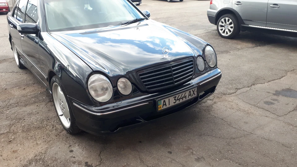 Mercedes-Benz E 55 AMG Темно-синій ЧЕРНИШ)) 4