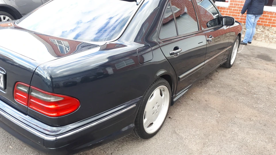 Mercedes-Benz E 55 AMG Темно-синій ЧЕРНИШ)) 5