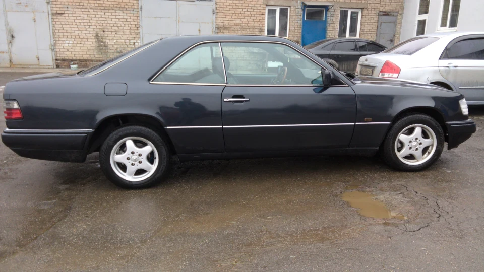 Mercedes-Benz E-Class Coupe 2