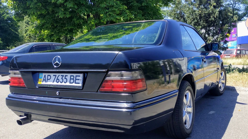Mercedes-Benz E-Class Coupe 4