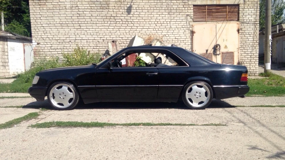 Mercedes-Benz E-Class Coupe 2