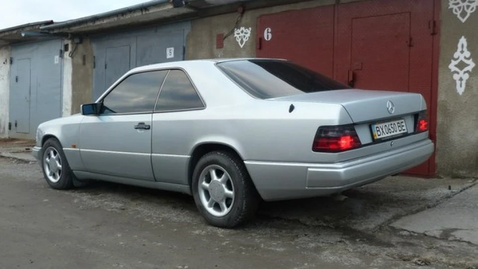 Mercedes-Benz E-Class Coupe 3