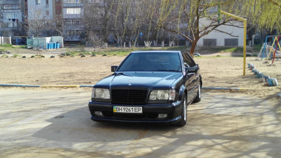 Mercedes-Benz E-Class Coupe 3
