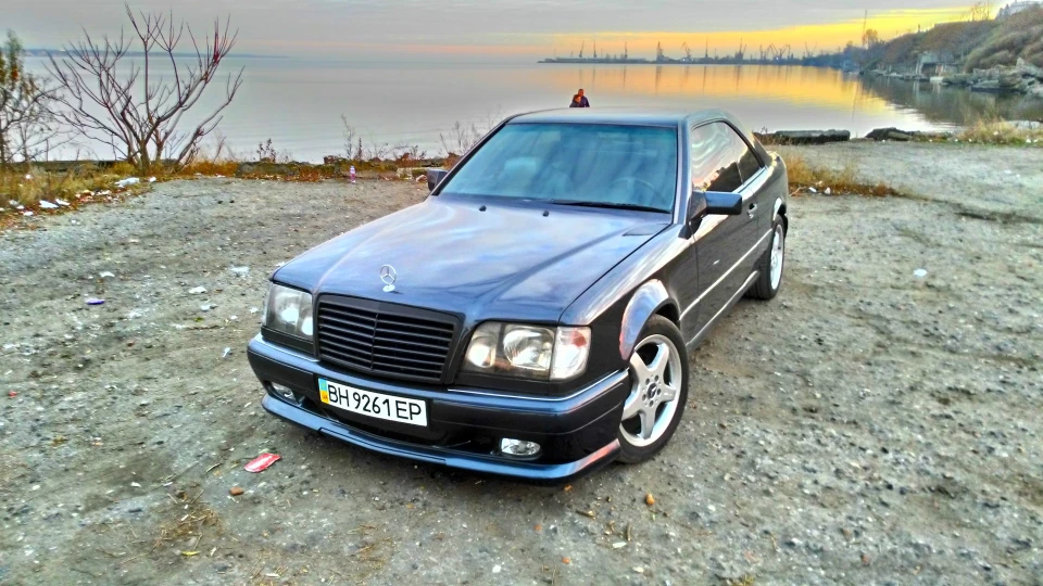 Mercedes-Benz E-Class Coupe 4