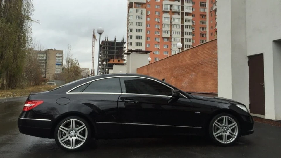 Mercedes-Benz E-Class Coupe 2