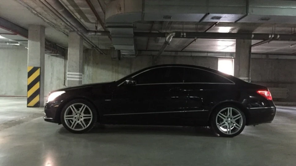 Mercedes-Benz E-Class Coupe 4