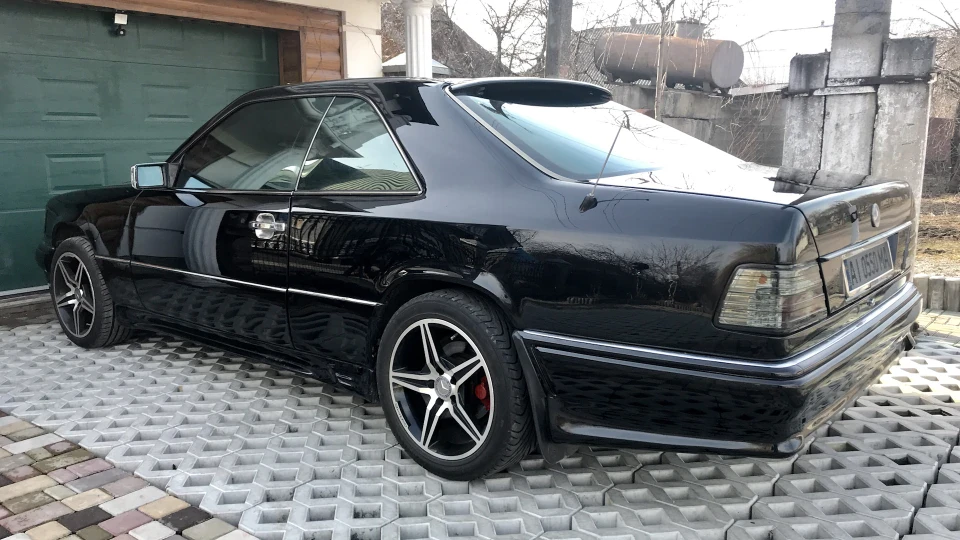 Mercedes-Benz E-Class Coupe 3