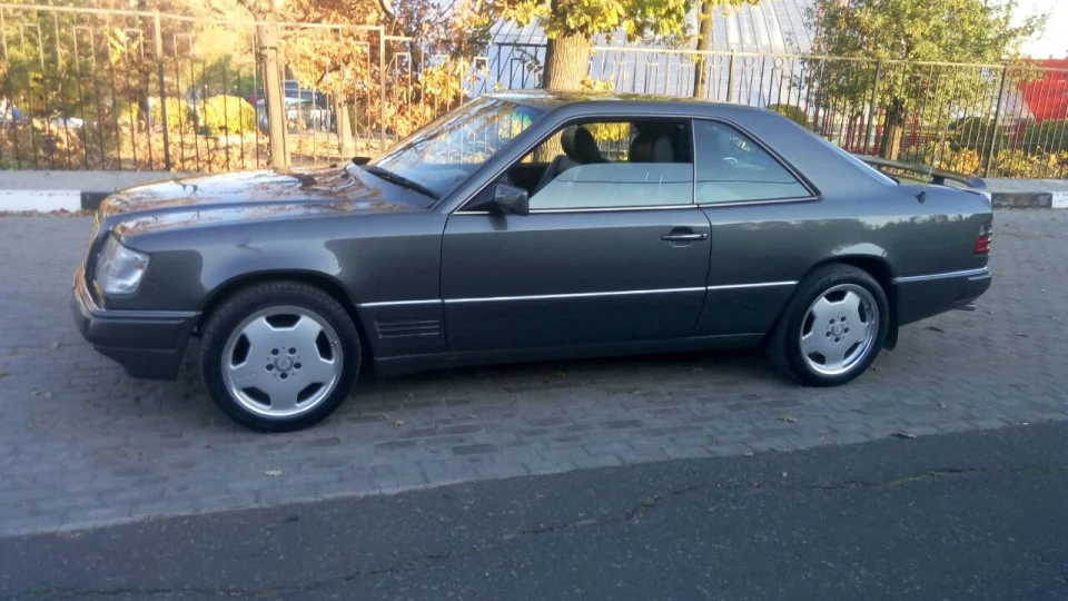 Mercedes-Benz E-Class Coupe 2