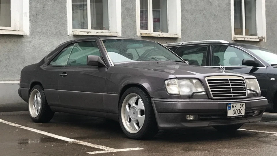 Mercedes-Benz E-Class Coupe 4