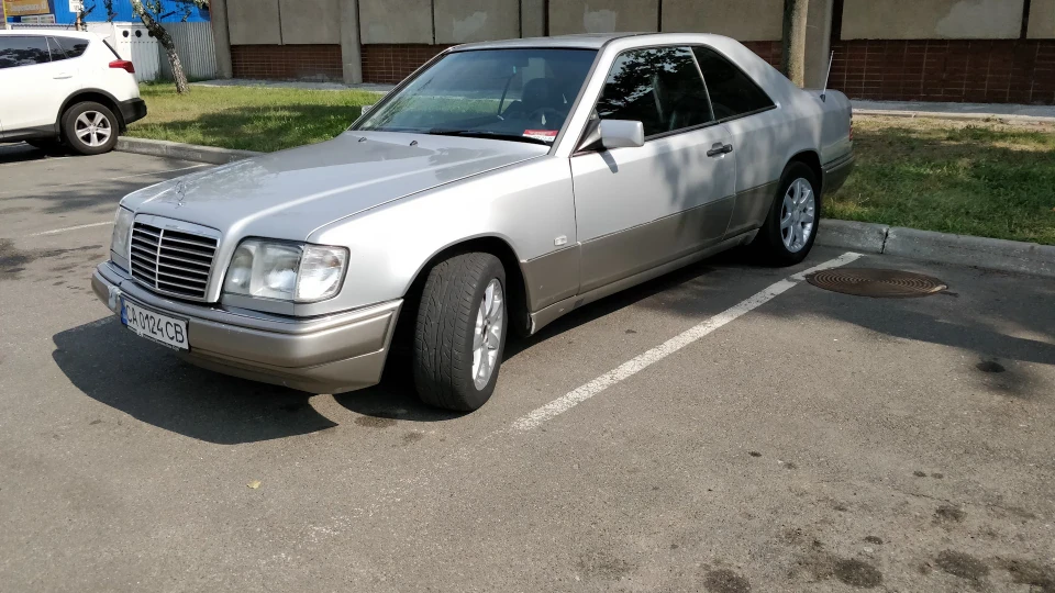 Mercedes-Benz E-Class Coupe 3