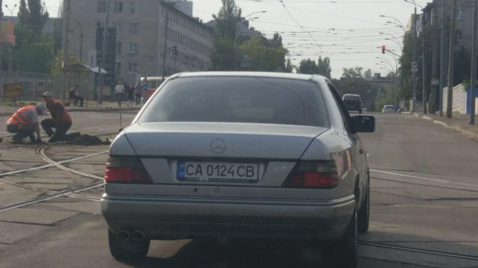Mercedes-Benz E-Class Coupe 4