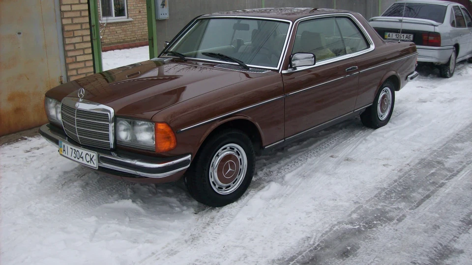 Mercedes-Benz E-Class Coupe 2