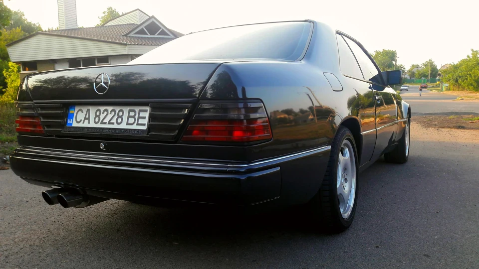 Mercedes-Benz E-Class Coupe 5