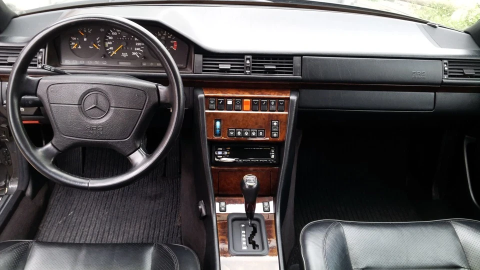 Mercedes-Benz E-Class Coupe 2