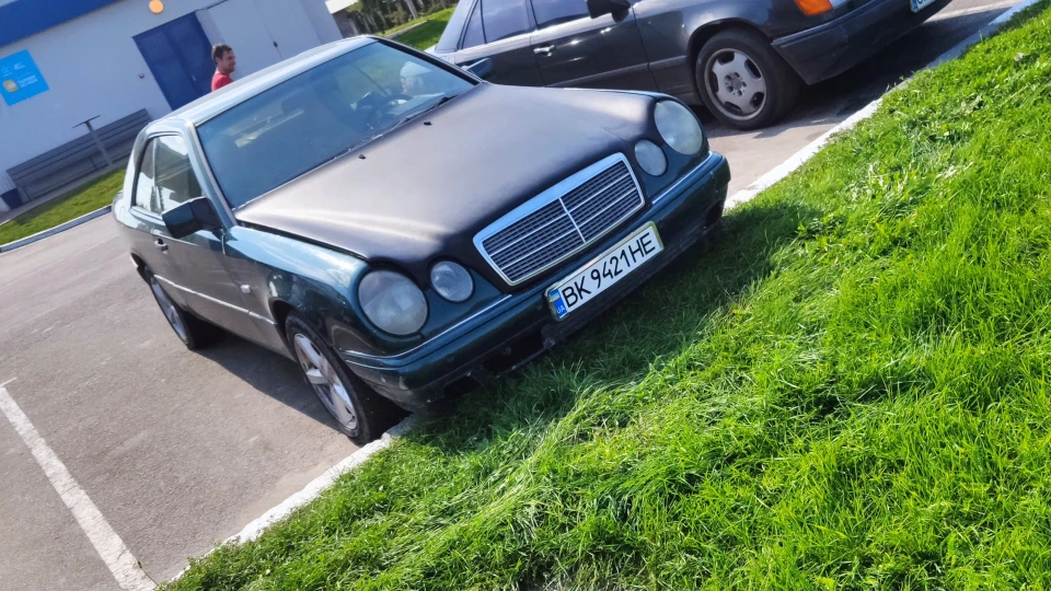 Mercedes-Benz E-Class Coupe 3