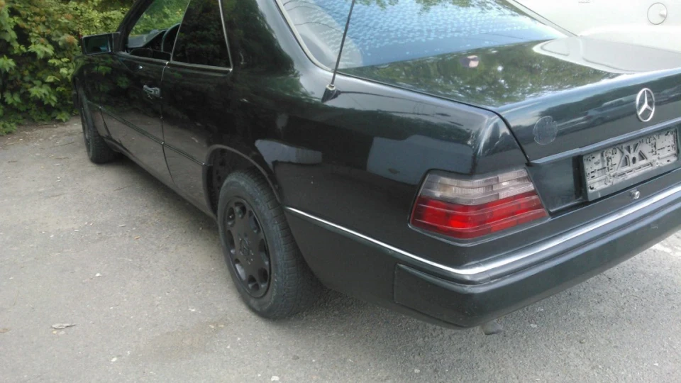 Mercedes-Benz E-Class Coupe 3