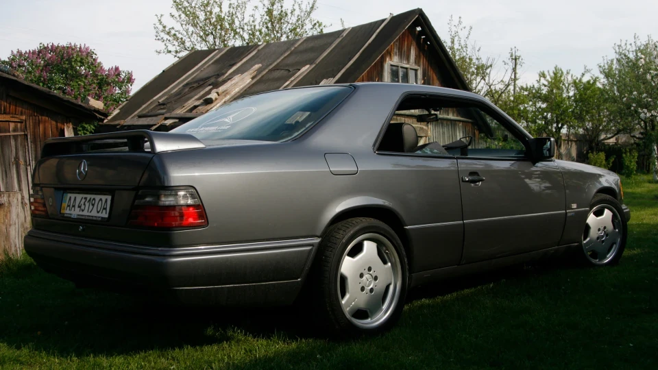 Mercedes-Benz E-Class Coupe 5