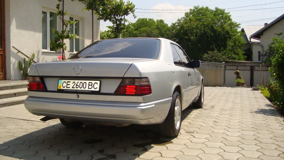 Mercedes-Benz E-Class Coupe 2