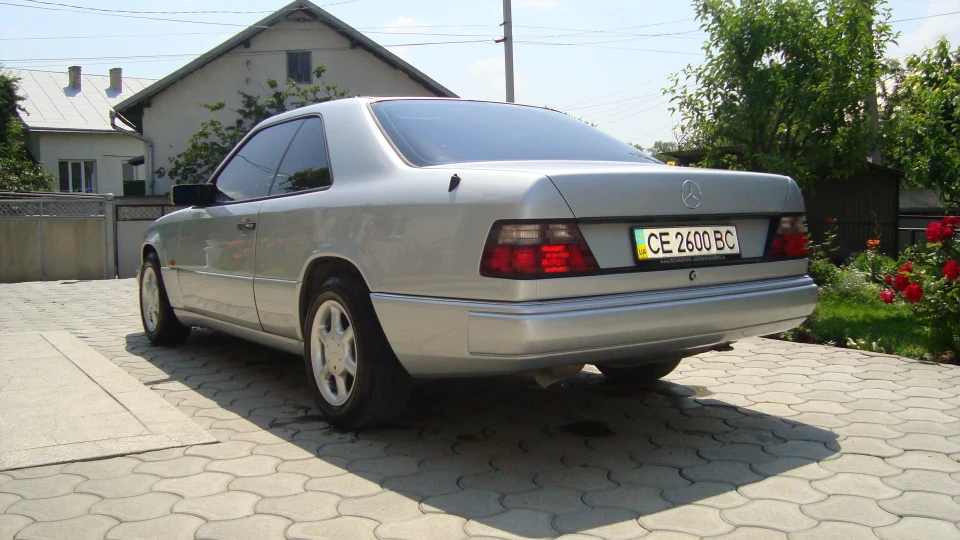 Mercedes-Benz E-Class Coupe 3