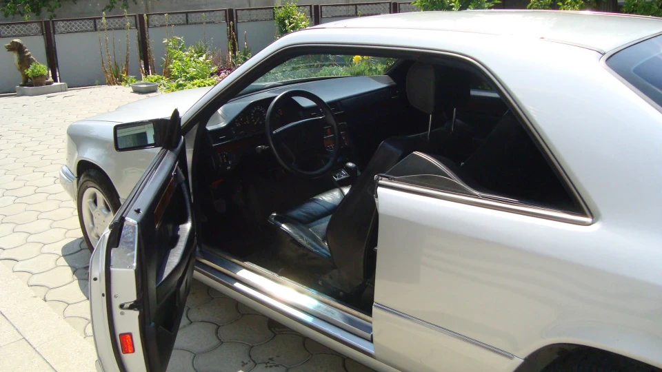 Mercedes-Benz E-Class Coupe 4