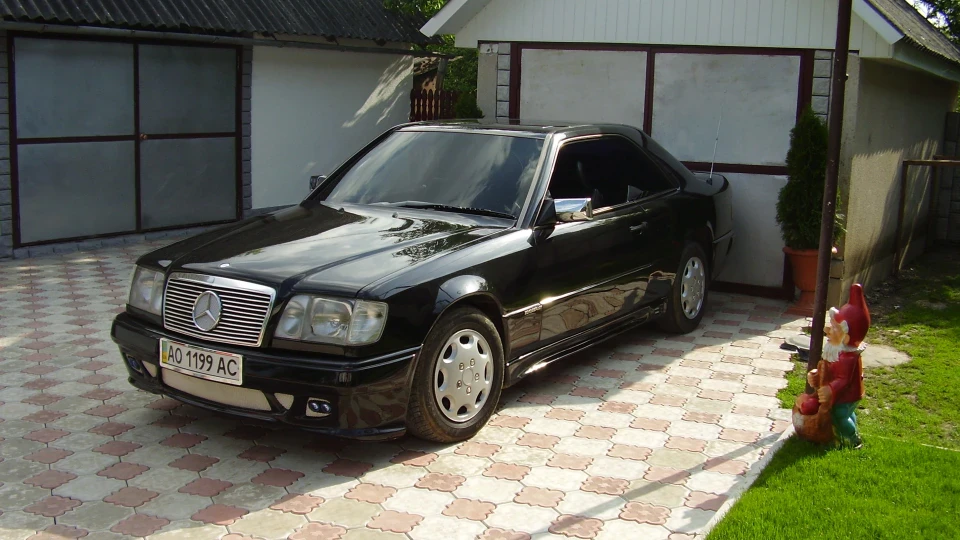 Mercedes-Benz E-Class Coupe 2