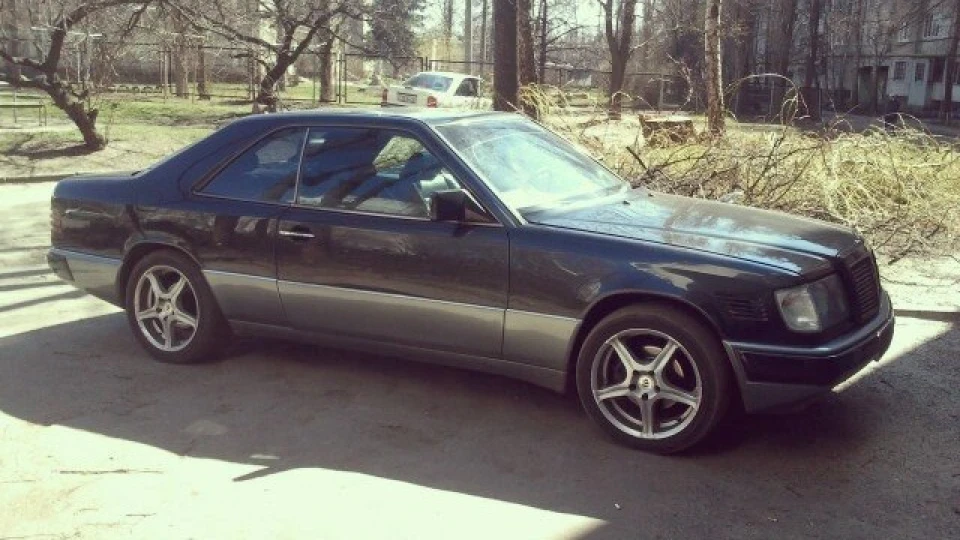 Mercedes-Benz E-Class Coupe 2