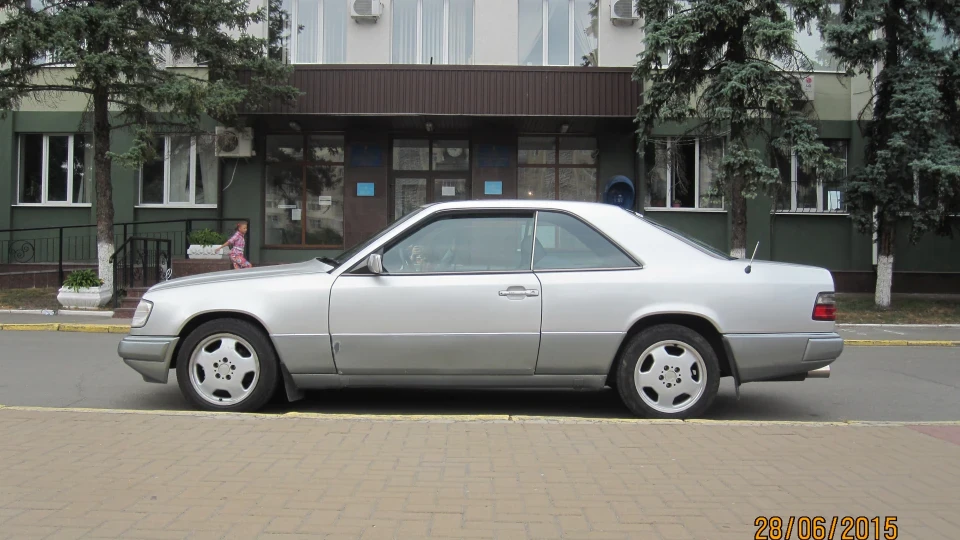 Mercedes-Benz E-Class Coupe 2