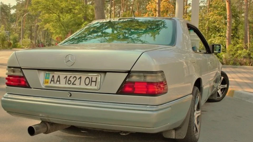 Mercedes-Benz E-Class Coupe 3