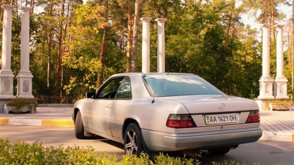 Mercedes-Benz E-Class Coupe 5