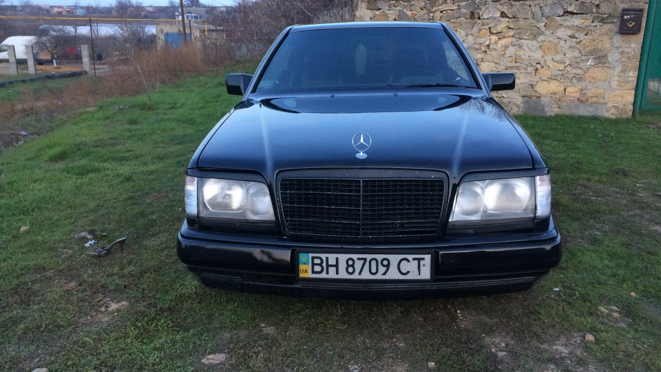 Mercedes-Benz E-Class Coupe 4