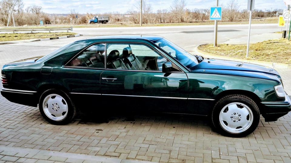 Mercedes-Benz E-Class Coupe 3