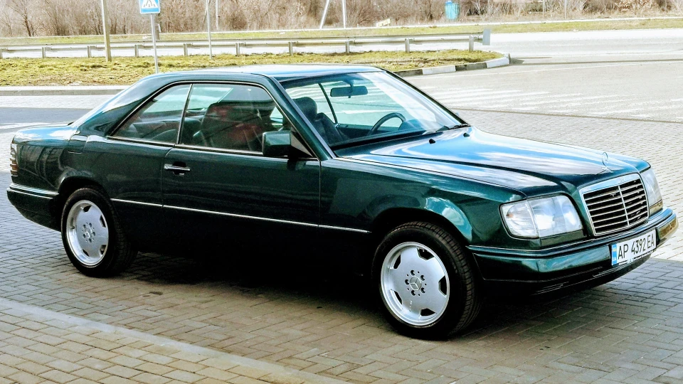 Mercedes-Benz E-Class Coupe 4
