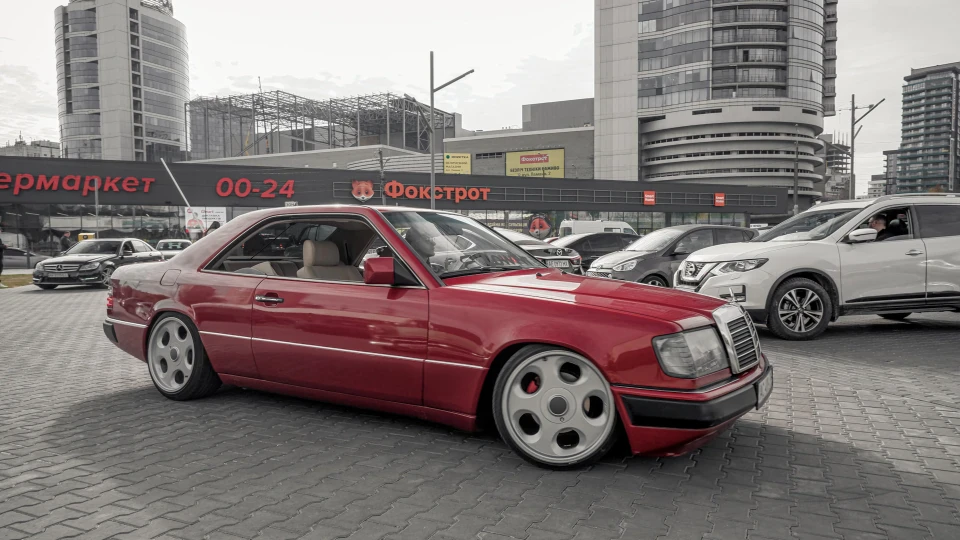 Mercedes-Benz E-Class Coupe 300CE 2