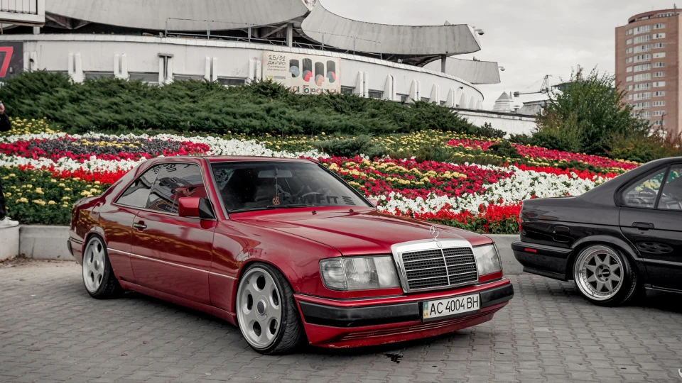 Mercedes-Benz E-Class Coupe 300CE 3