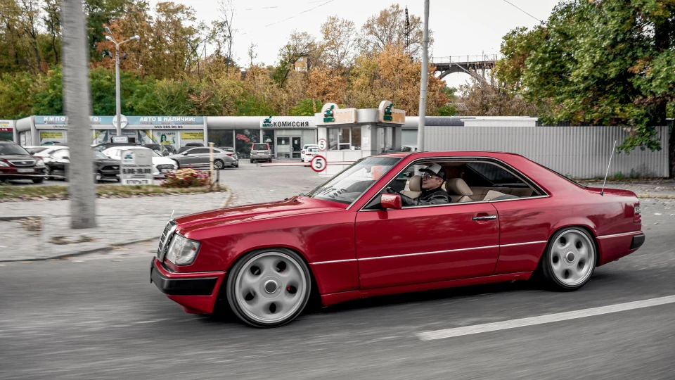 Mercedes-Benz E-Class Coupe 300CE 4