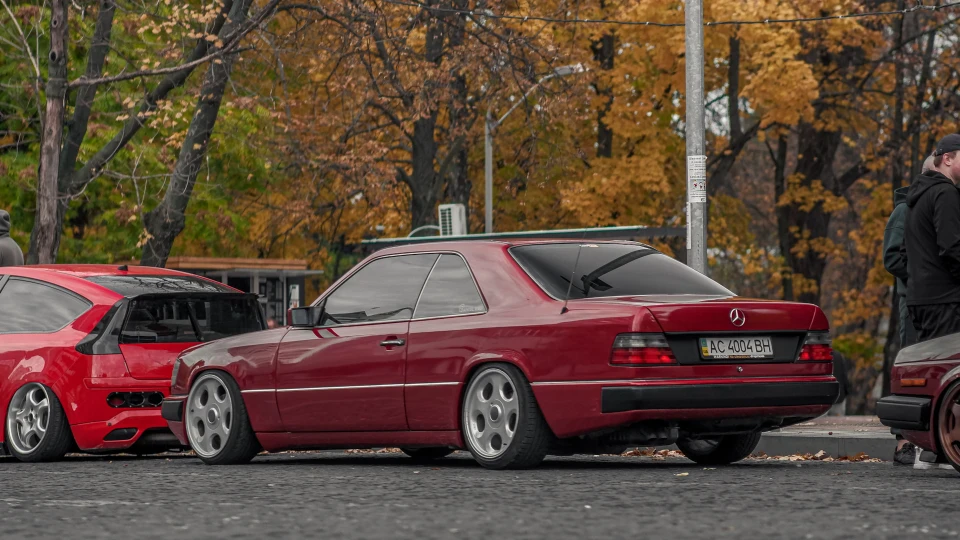 Mercedes-Benz E-Class Coupe 300CE 5