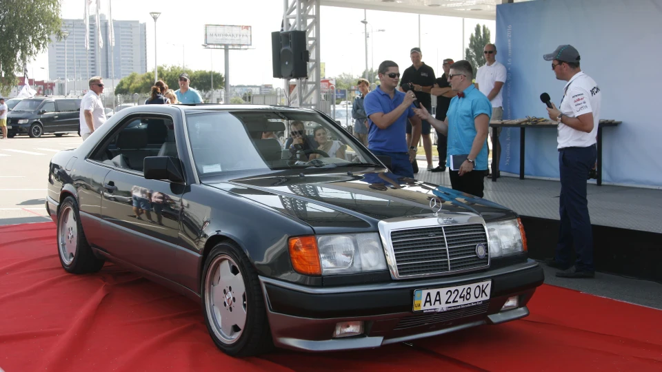 Mercedes-Benz E-Class Coupe 300СЕ німецька MUSCLECAR 2