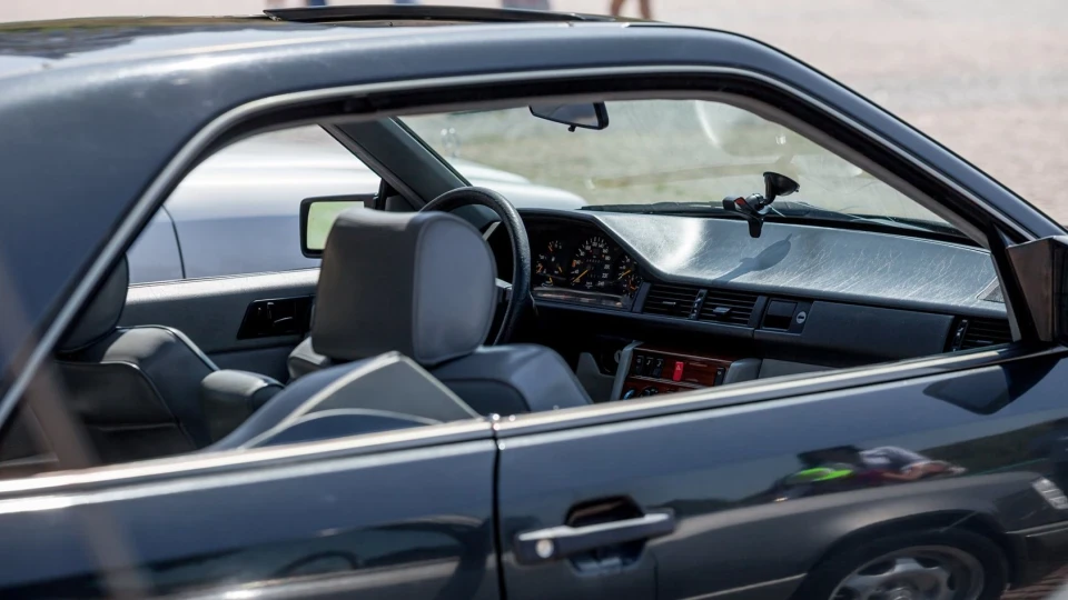 Mercedes-Benz E-Class Coupe 300СЕ німецька MUSCLECAR 3