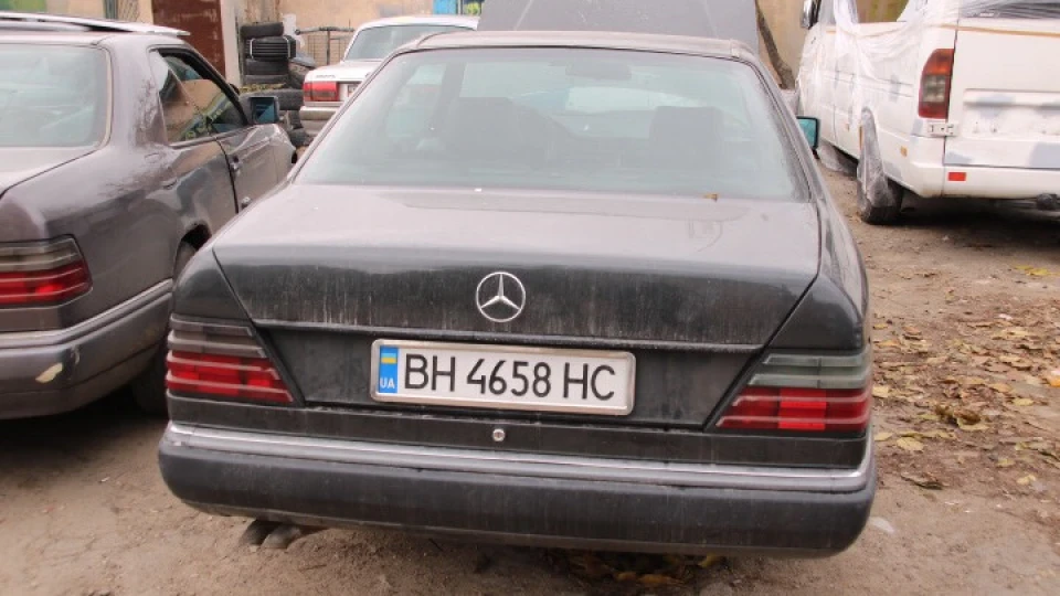 Mercedes-Benz E-Class Coupe 320 CE 2