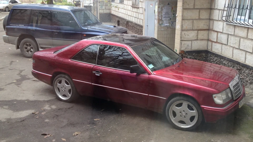 Mercedes-Benz E-Class Coupe Бабин-магніт 3