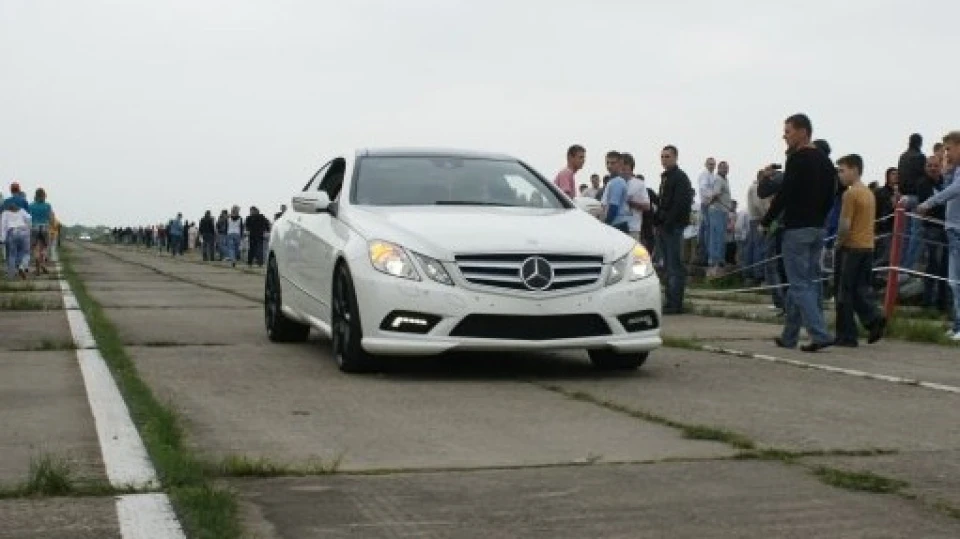 Mercedes-Benz E-Class Coupe Біла крихта 3