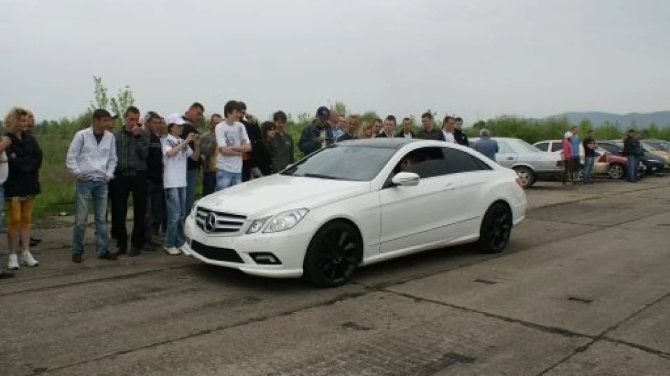 Mercedes-Benz E-Class Coupe Біла крихта 4