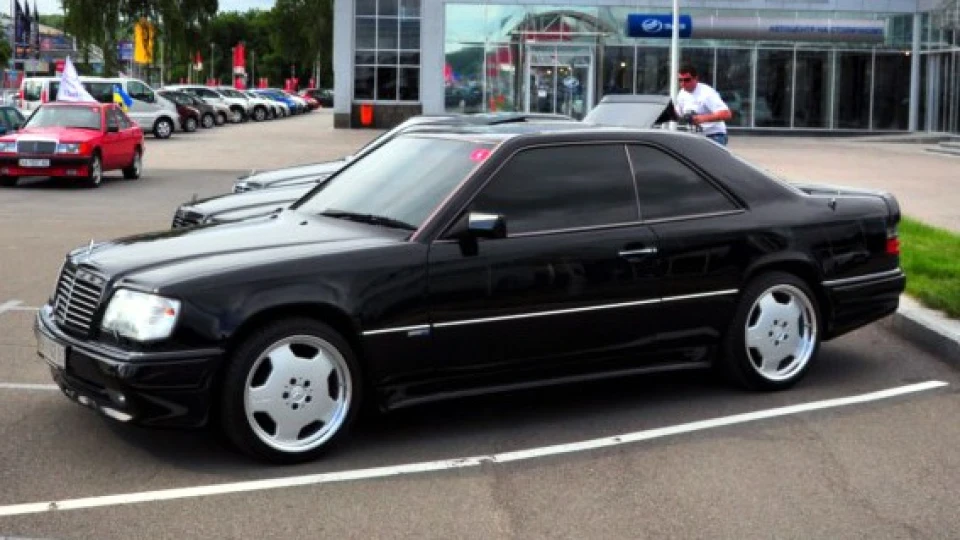 Mercedes-Benz E-Class Coupe CE320 AMG body 5