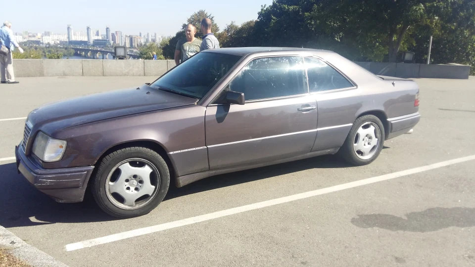 Mercedes-Benz E-Class Coupe E 320 2